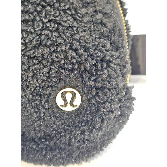 Lululemon Women's Black Sherpa Fleece Belt Bag Crossbody Waist Pack 3040 - Picture 10 of 15